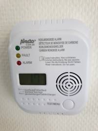 plaatsen koolmonoxide melder / vervangen batterijen